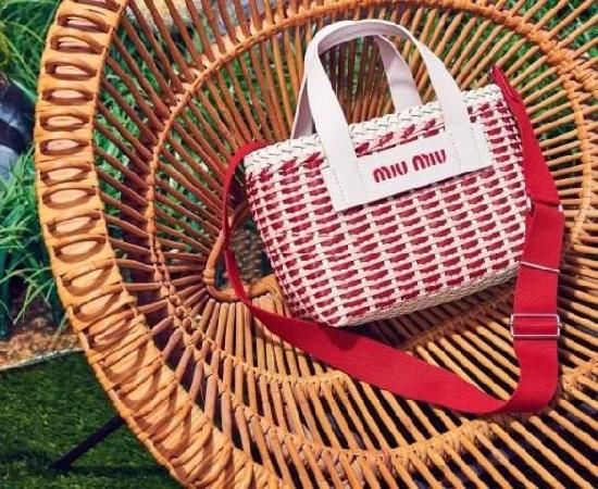 李宇春都穿红色高跟鞋!还有什么能阻挡我买包