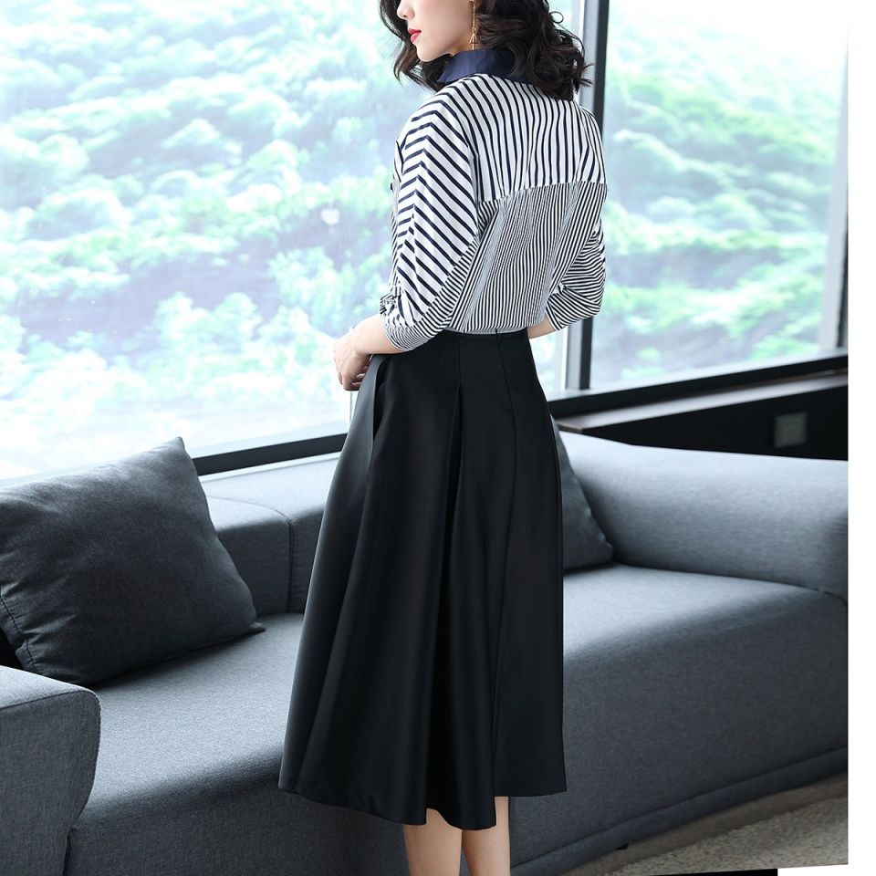 这些美女都不穿打底裤了,4月穿清新裙装,优雅