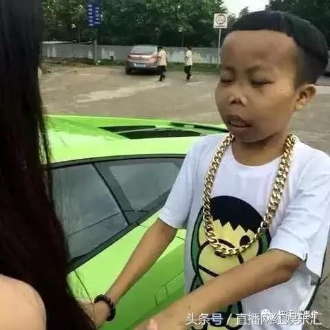 快手陈山被封杀后首露面,豪车美女现身同行直