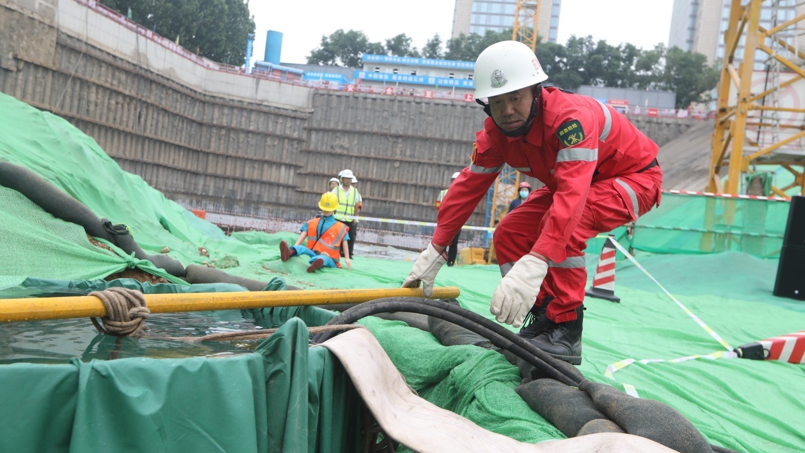 这场防汛抢险应急演练   西城188个工地的工作人员在同步看现场直播