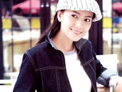 网上聊天是现代男人们的泡妞神器,但该怎么发