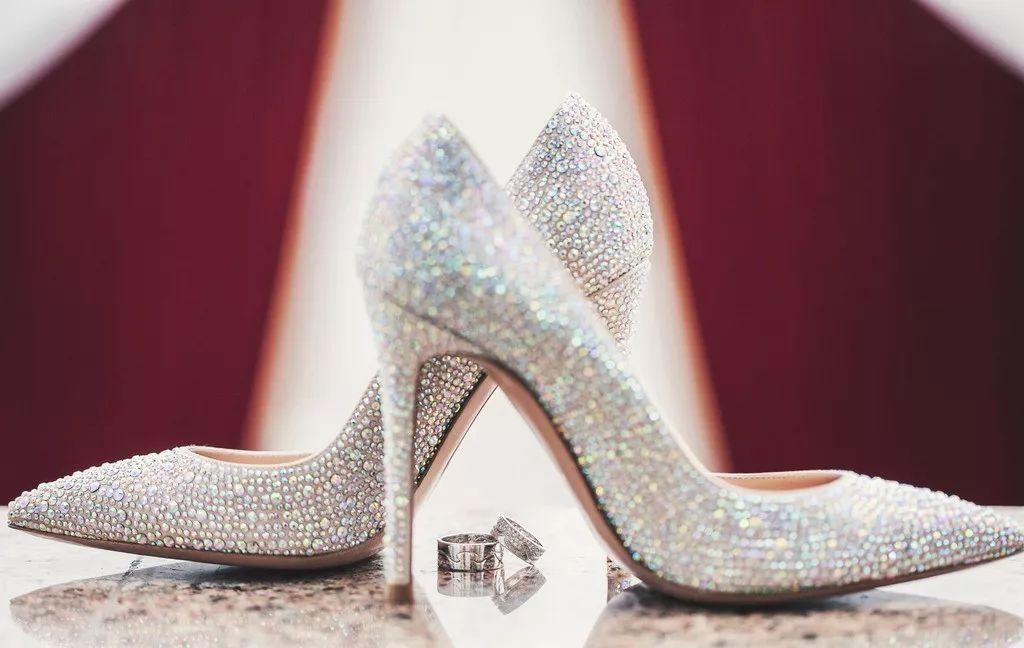 高跟鞋磨脚怎么办?教你如何挑选高跟鞋~