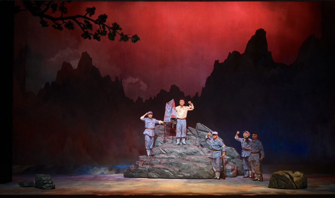 新编京剧现代戏《狼牙山》 舞台上的红色大片 新编京剧现代戏《狼牙山》 舞台上的红色大片
