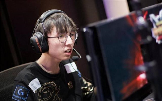 lol德杯rng只上替补都能夺冠 为何其他队员没上?