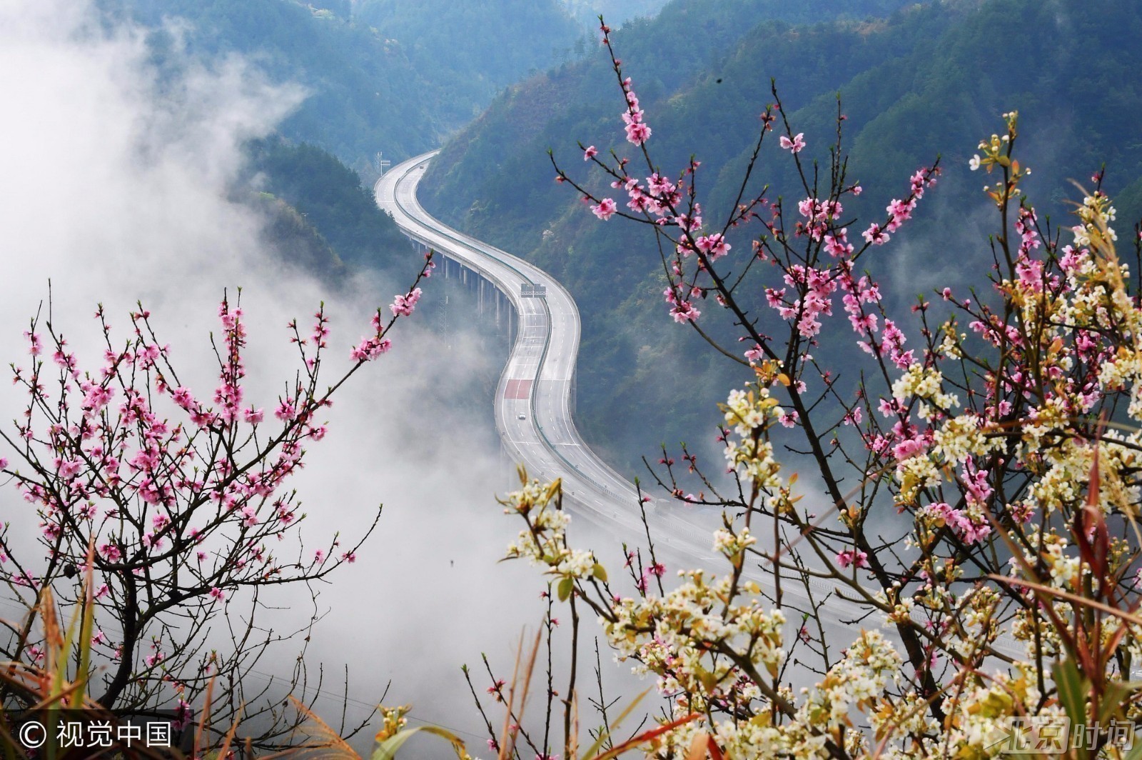 来场说走就走的骑行 骑车上路赏公路美景