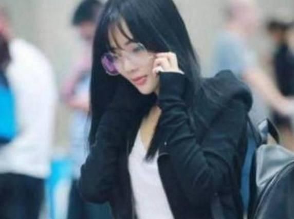 李小璐亮相机场,玻尿酸都要漏出来了,网友:那是