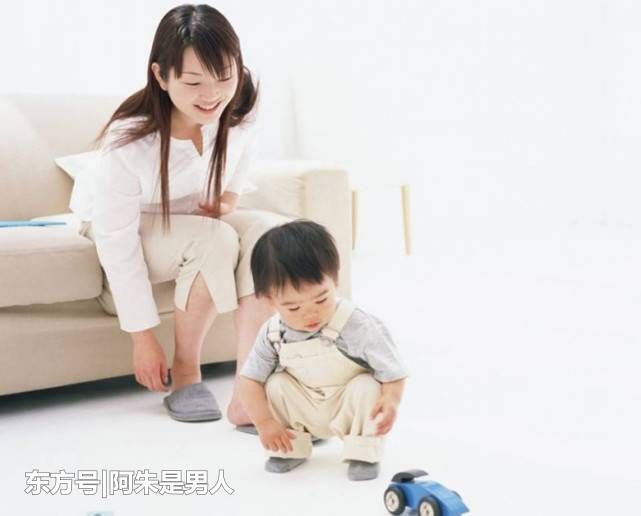 老婆天天在家喊累遭怀疑,老公偷装摄像头,却看