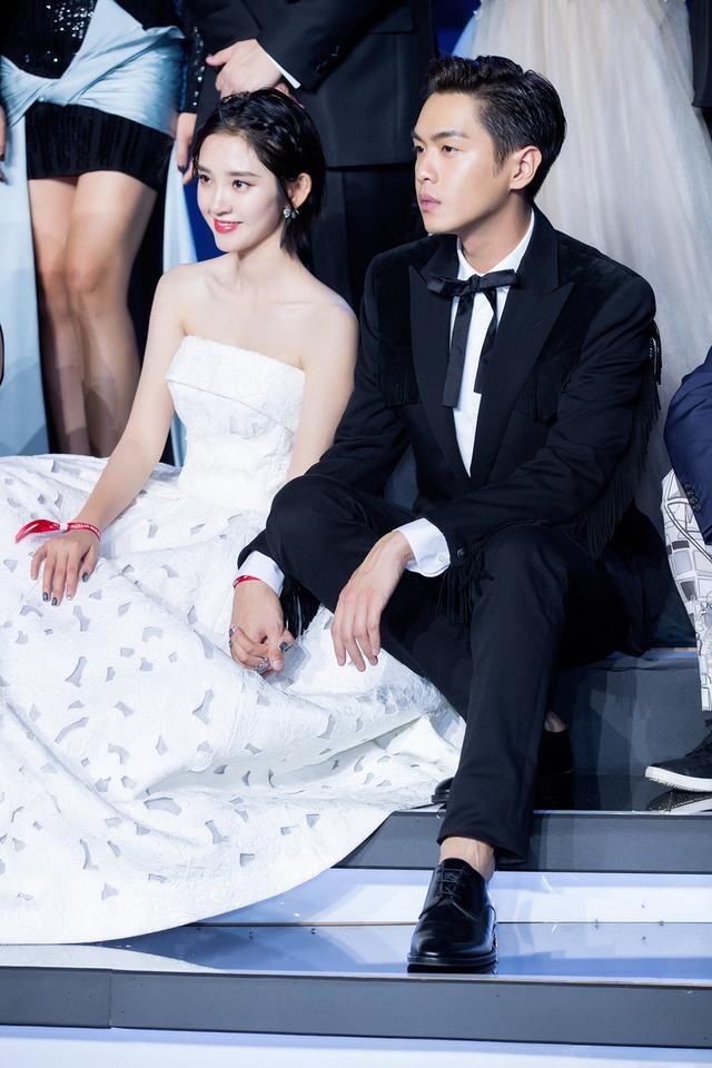 难怪唐艺昕可以获得张若昀的喜欢,原来她有着