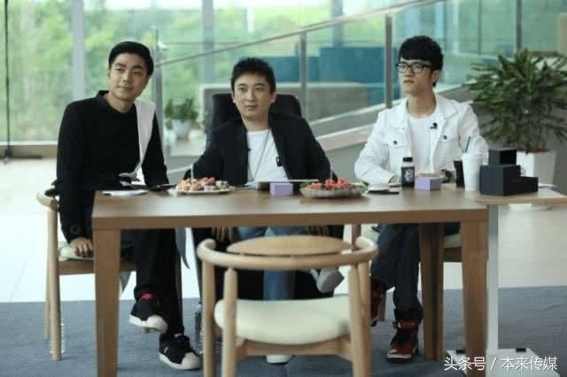 王思聪曝光李小璐X睡门视频!多达50几部的视