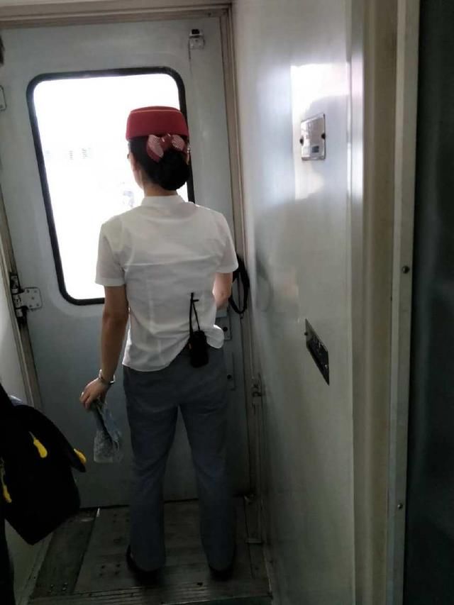 长沙到张家界玻璃栈道--1.75乘务员让我火车下