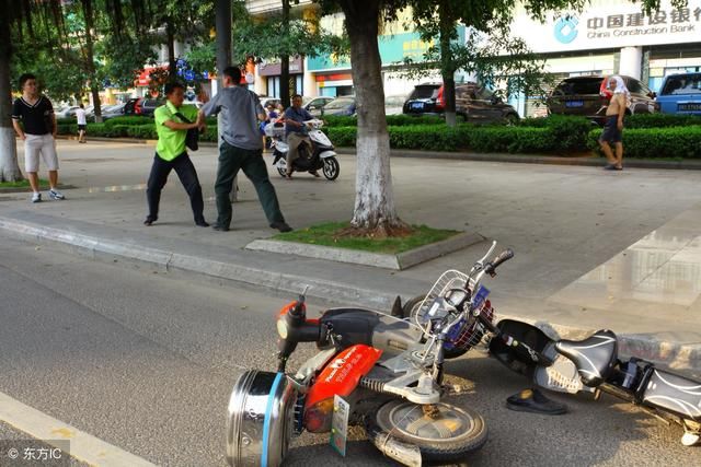 交通事故很容易造成颈椎受伤,尽快手术是决定