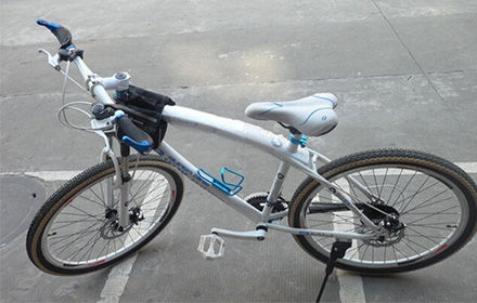 大学生3000元创业开租车行,年收入60万