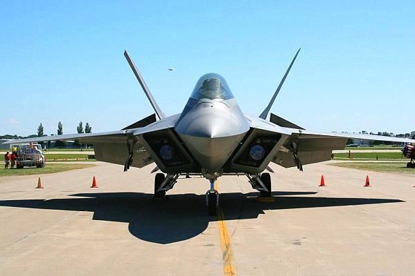 中国歼20和美隐身战机对战实力如何?靠这几项