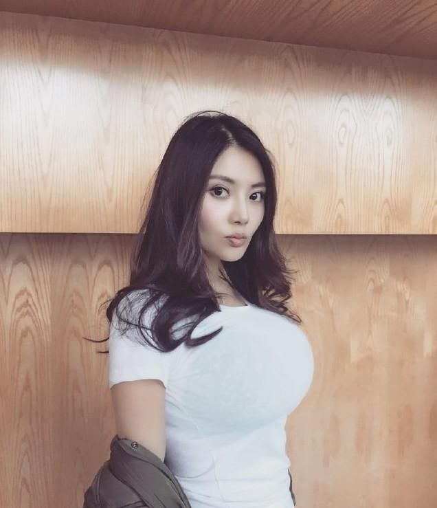 明星拼胸器徐冬冬战胜柳岩王李丹妮网友吐槽