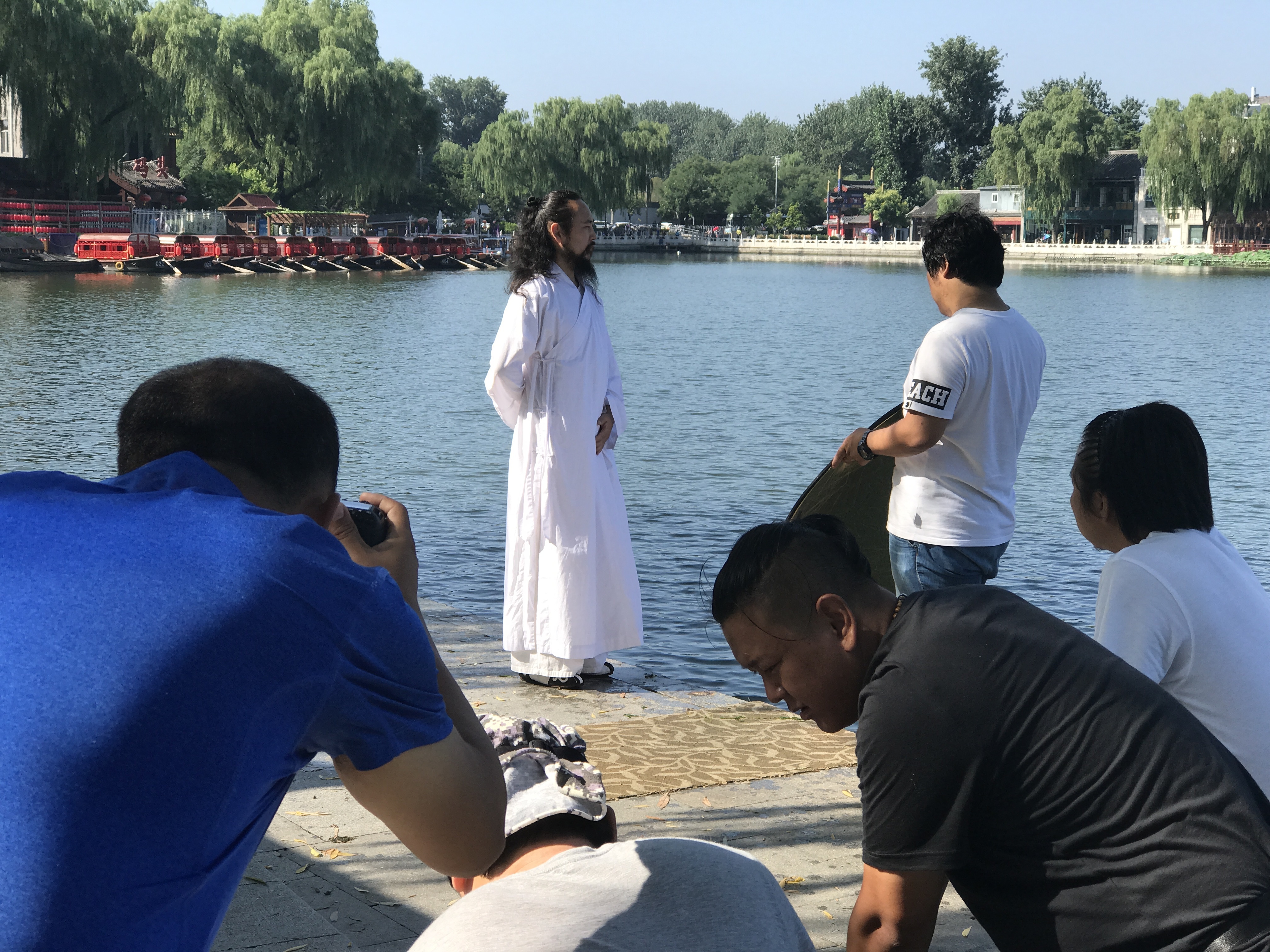 人文纪录片《拾说什刹海》第二季幕后照片。