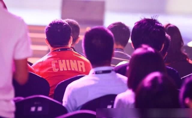 Uzi代表亚运会英雄联盟国家队宣誓!征战雅加达