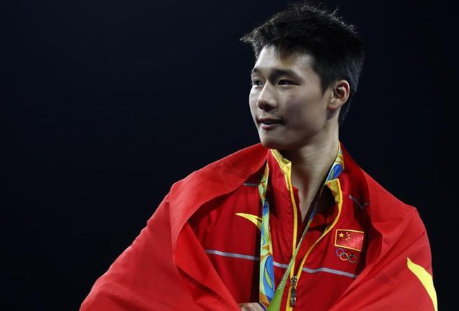 8月20日,陈艾森在颁奖仪式后.