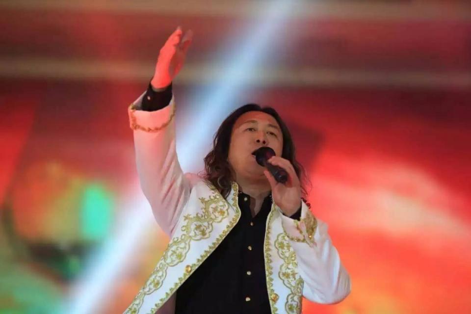 新疆著名老歌手图片