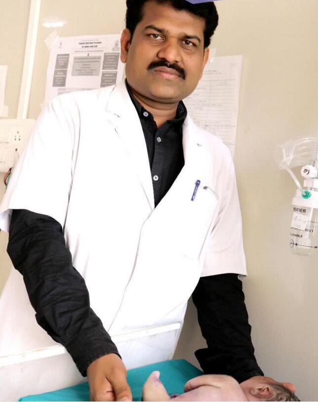 印度女子生下罕见人鱼宝宝 双腿连在一起全世