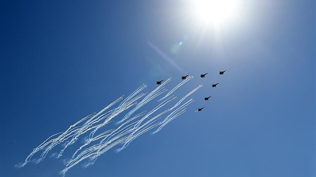 兼顾颜值和实力 歼击机梯队接受检阅 兼顾颜值和实力 歼击机梯队接受检阅