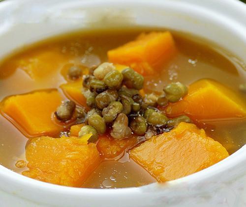 天气炎热;为大家"奉"上"绿豆南瓜汤",清热解暑!