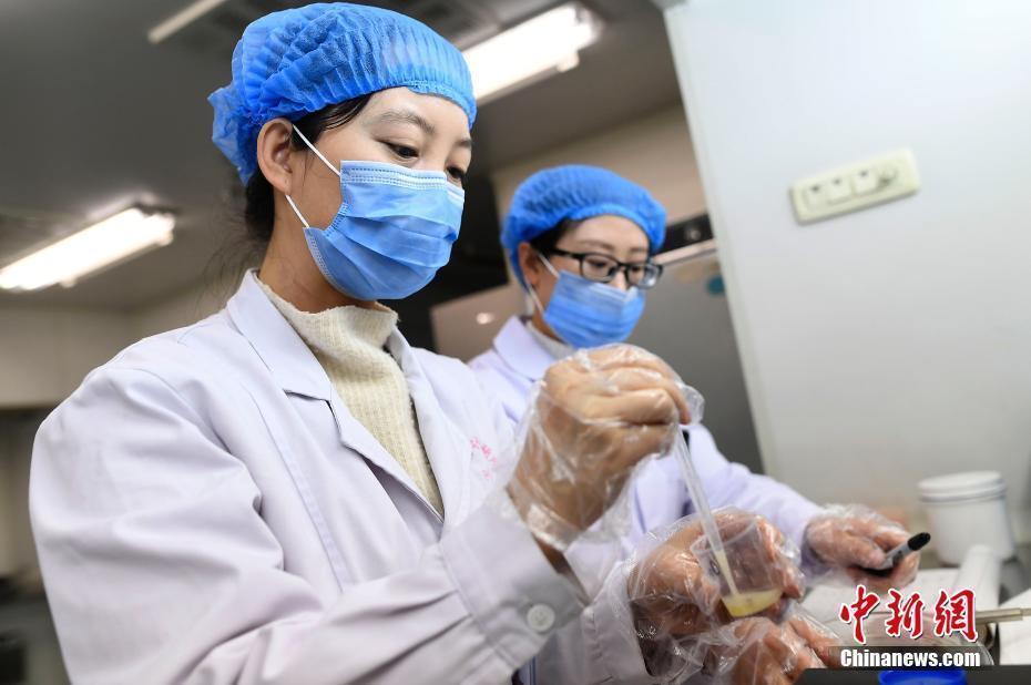 美女35岁找不到对象 因工作难以启齿