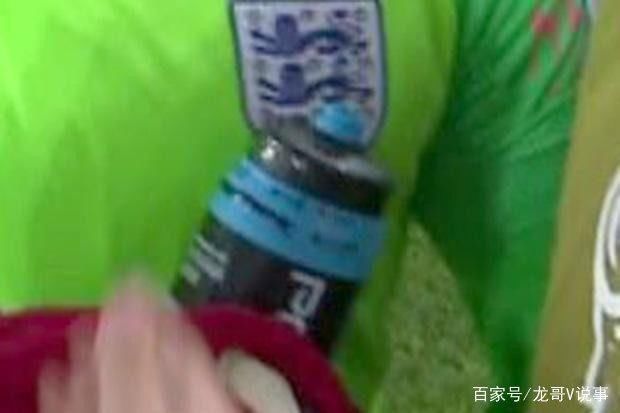 世界杯:英格兰何以破除点球魔咒?门将的水瓶暗