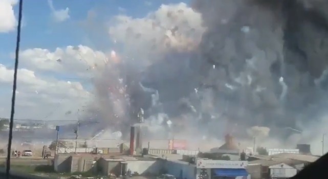 墨西哥一家烟花市场发生爆炸 至少70人受伤