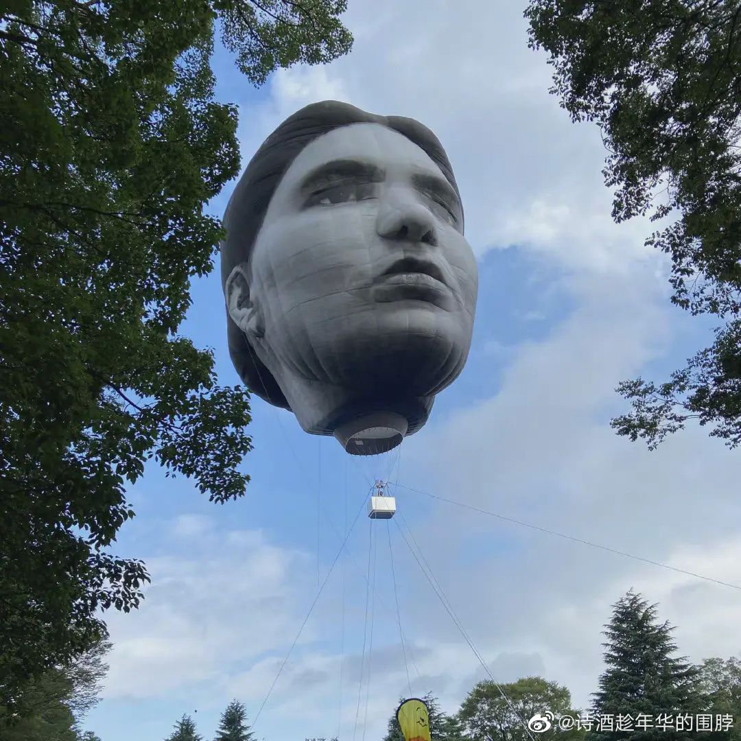 东京奥运赛场上空出现巨大人形气球