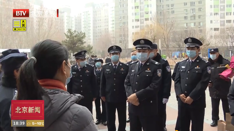 公安部领导慰问抗疫一线女警