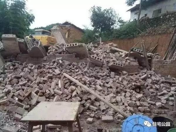 湖南妹60w为父母盖房养老 用力过猛建成超丑