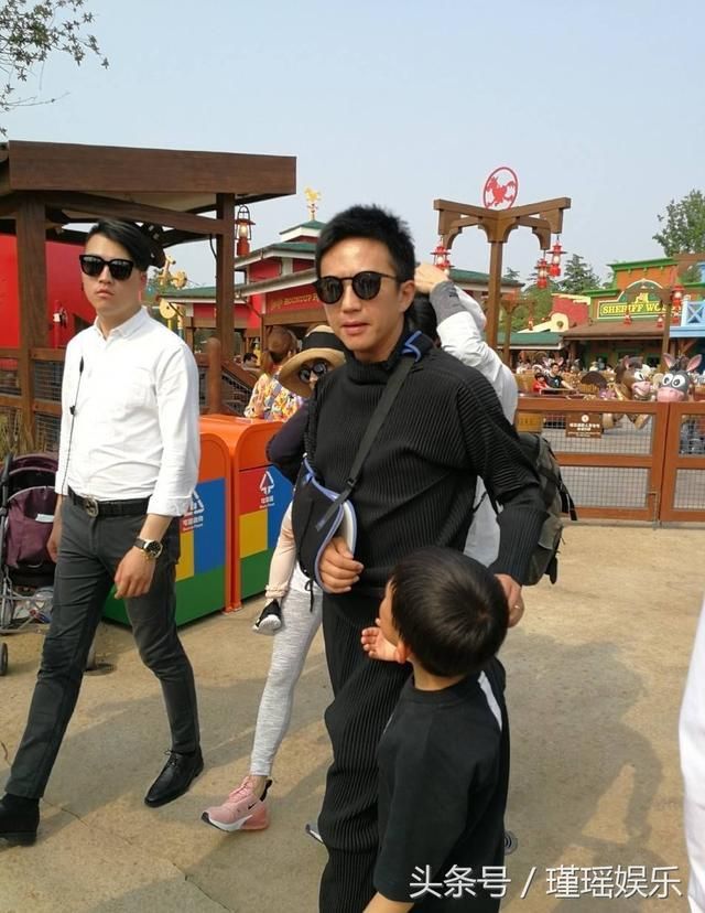 邓超胳膊摔伤仍参加跑男,究竟是什么原因,难不