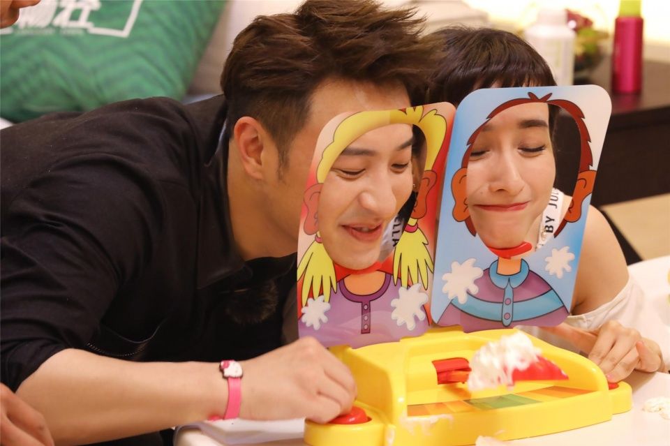 李易峰吴昕正式公布恋情,潘玮柏不够好?