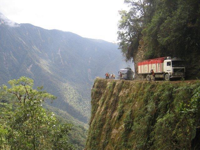 世界第一危险公路 仅60公里每年死300人 世界第一危险公路 仅60公里每年死300人