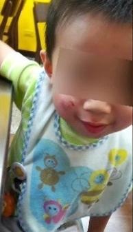 2岁女童误触油门 机车冲进早餐店撞飞4人