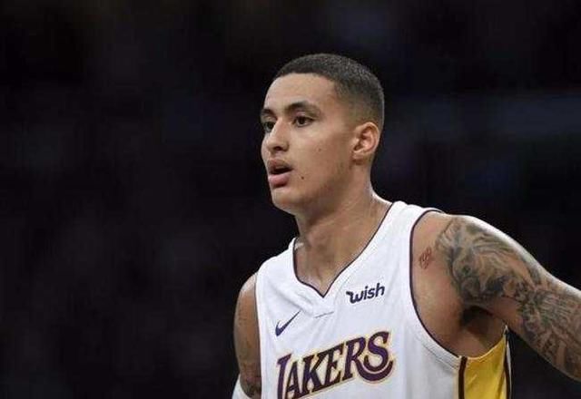 中超球队队名中性化?请先把球衣上的球员名字