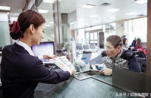 一万元存银行定期一年不取,自动转存和手动转