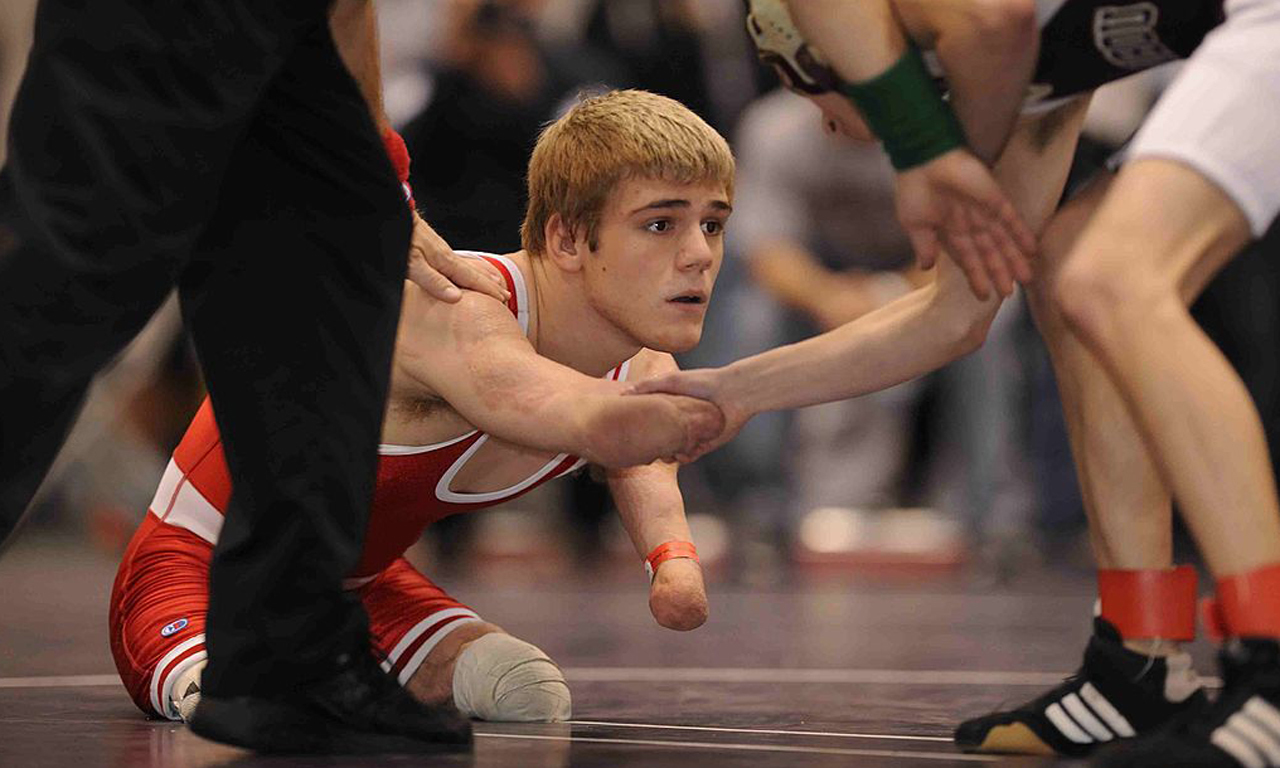 训练很艰苦，他每天幻想着自己参加州际大赛时的情景，此情景陪他共渡了无数的失眠夜，亦成为他努力不懈的原动力。