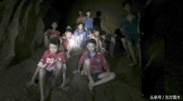 泰国山洞救援:专家从世界各地赶来,整个足球队