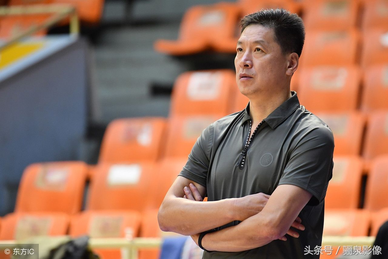 中国篮球运动员,教练,辽宁沈阳人,李春江