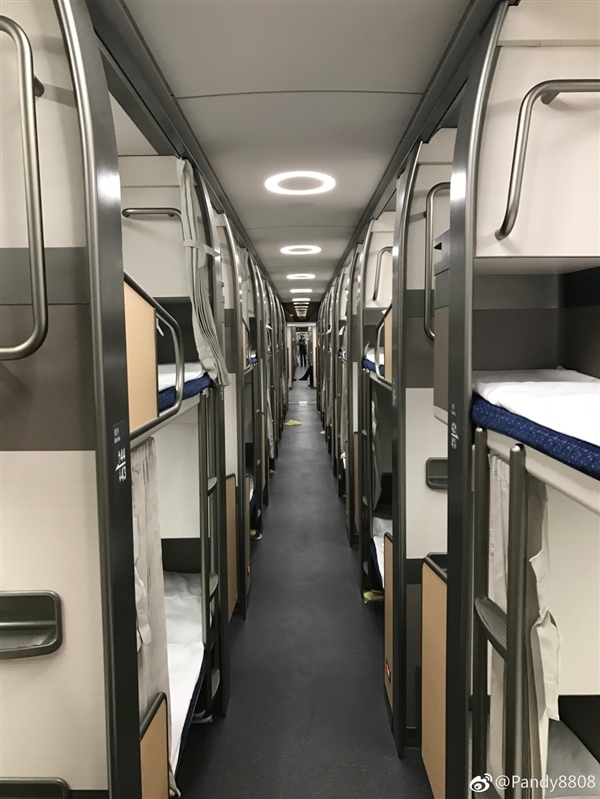 中国升级版动车组现身:卧铺数量首超700