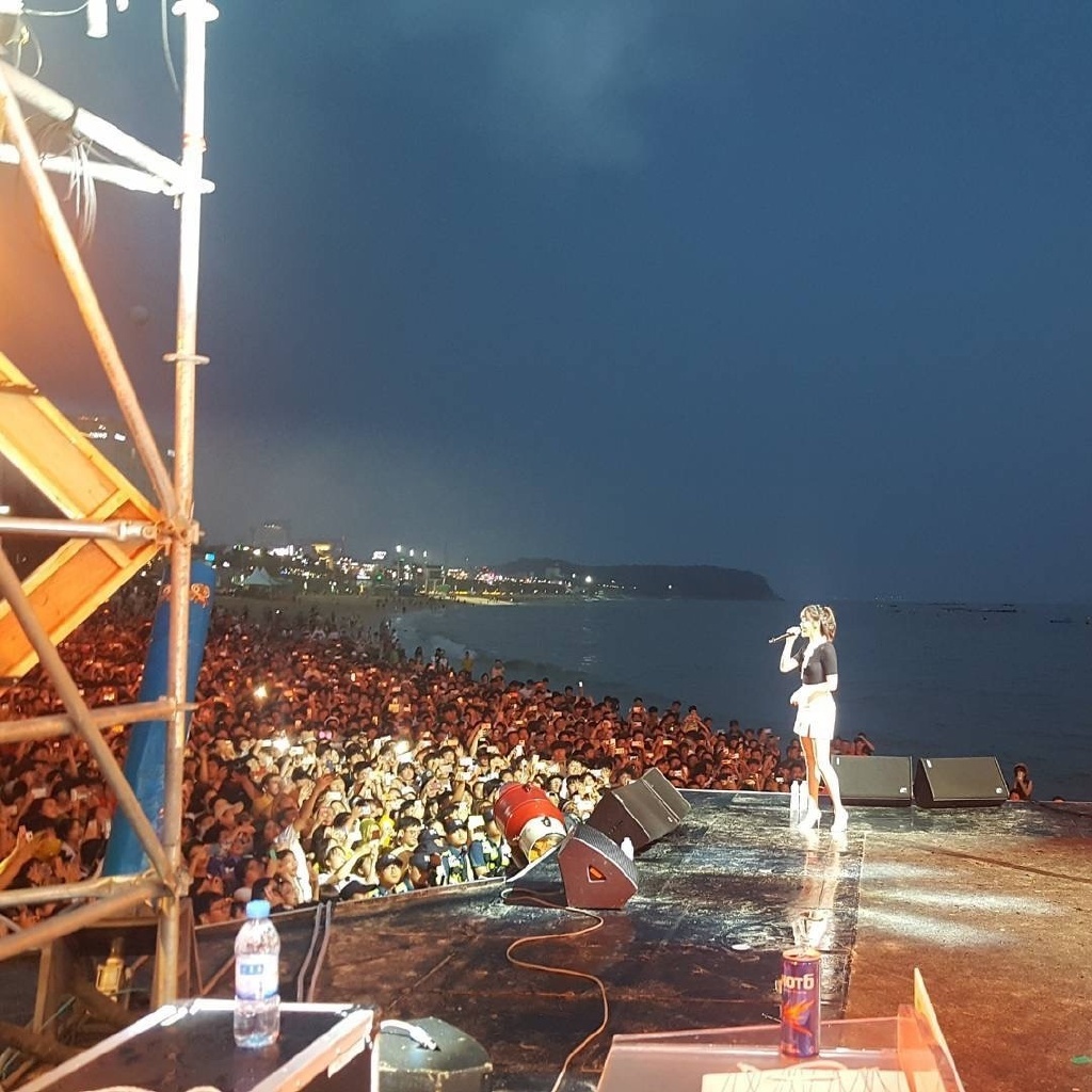 [iu][分享]170729 保镖感慨活动现场人山人海 热情只为目睹iu芳颜