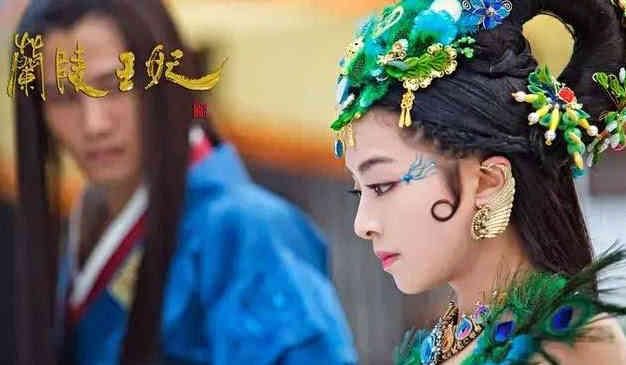 孔雀古装太难驾驭,毛晓彤辣眼睛,杨幂丑哭,但她