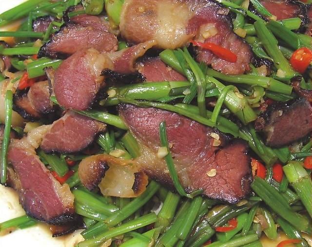 江西名菜藜蒿炒腊肉,吃下去满口清香