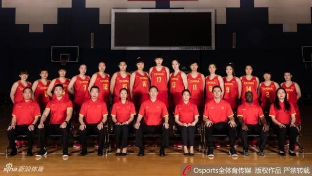 木拉提现身中国女篮教练组，主抓球员外线技术训练