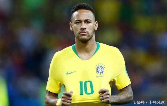 巴西与比利时比赛,谁注意到看台的日本球迷?这