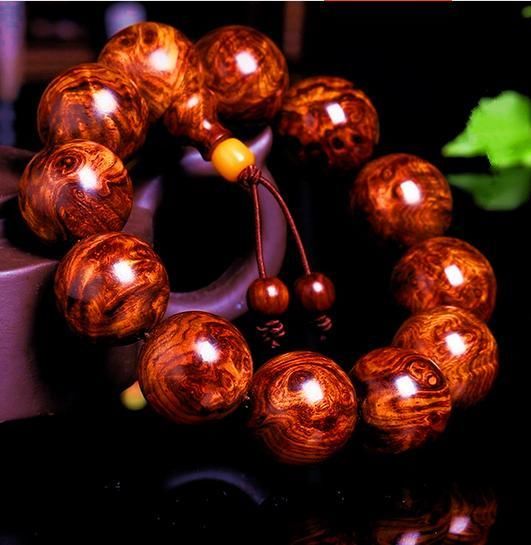 一直受到很多女性的青睐,也有不少的男士选择和购买米拉手串送女友