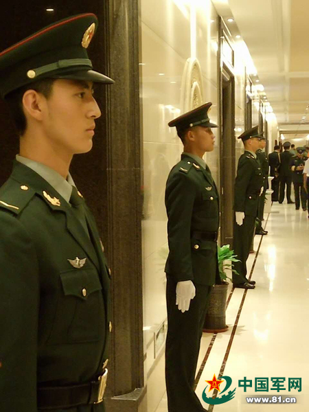 我赴马里维和部队遇袭受伤官兵回国治疗