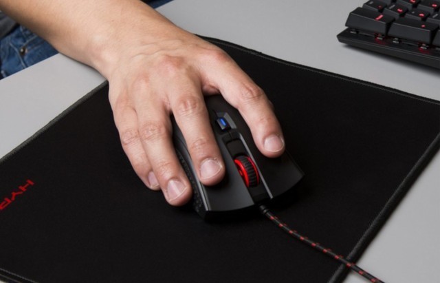 专业布质游戏大垫--HyperXFURYS电竞鼠标垫