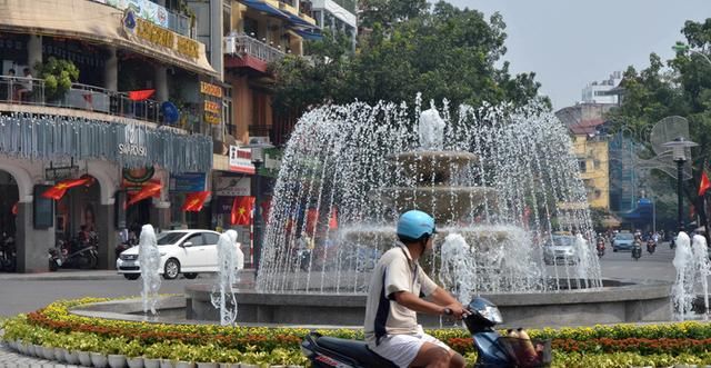 越南小伙来中国旅游,疑惑中国人为啥这么穷,竟
